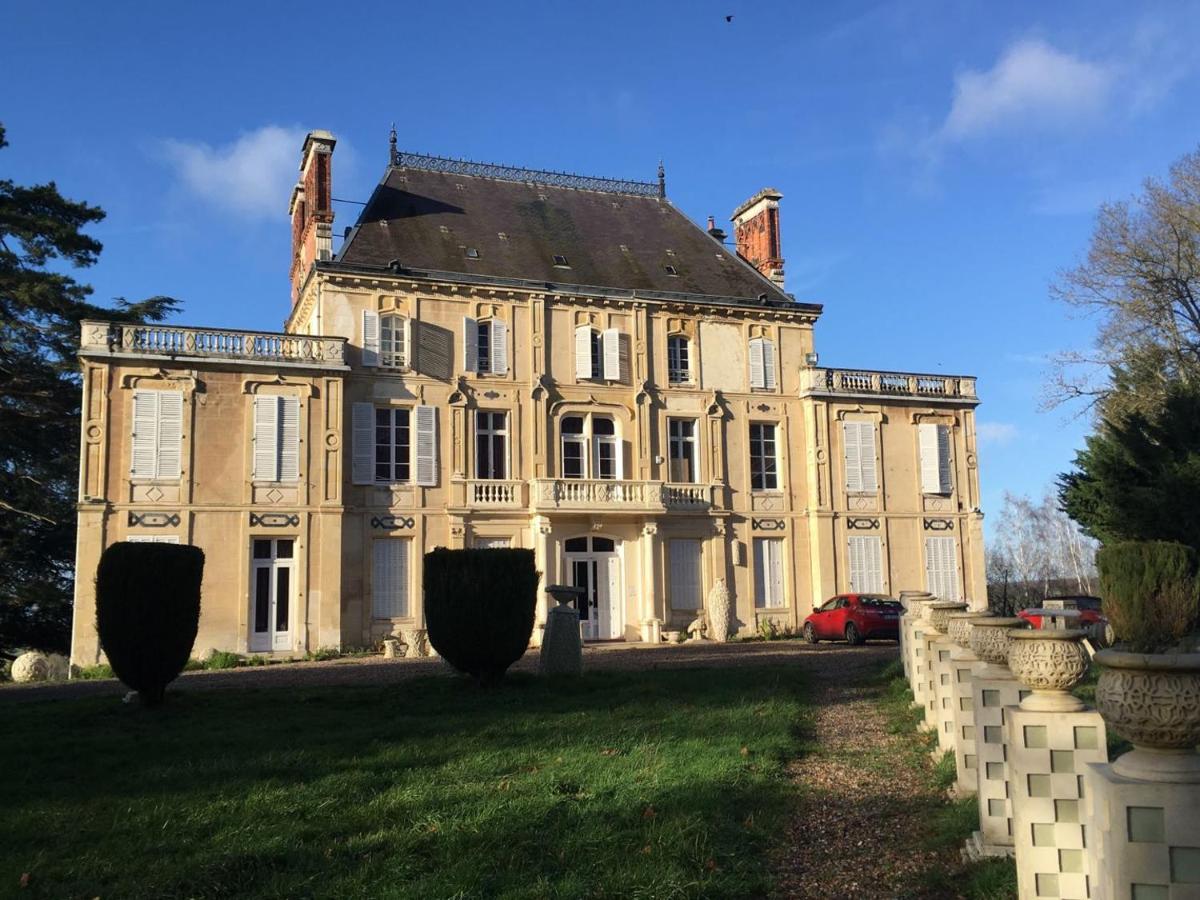 Chateau Nevers 住宿加早餐酒店 瓦雷讷沃泽勒